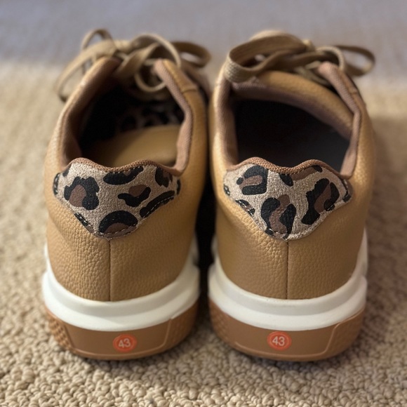NEW Size 10 Leopard Faux Leather Sneakers - Picture 6 of 6